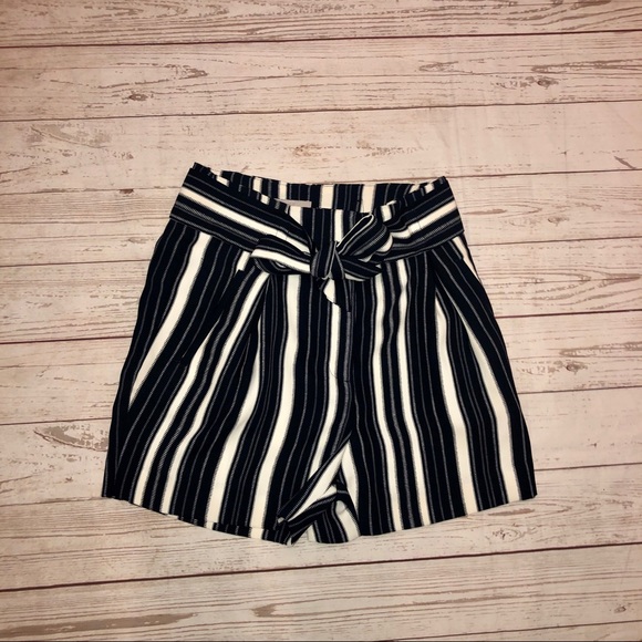 H&M Pants - H&M shorts with belt and pocket size 2 stripe